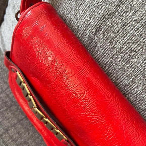 💋Vintage Red Purse w Gold Hardware & Shoulder Strap - Picture 3 of 10